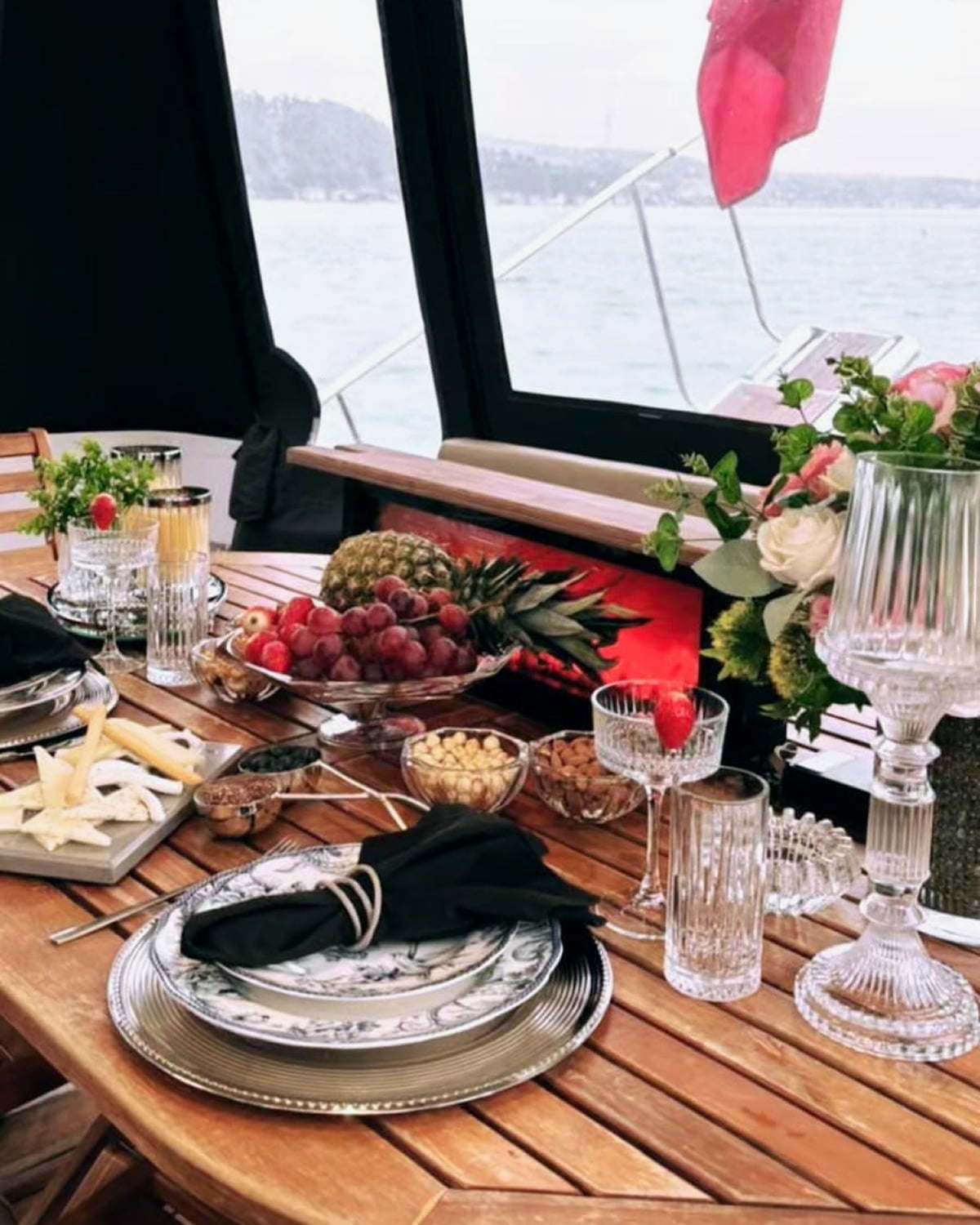 restoran ve yatta vip dogum gunu kutlamasi 256